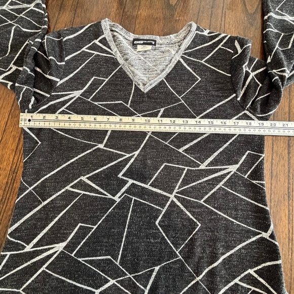 GG Collection made in Canada lightweight asymmetric hem sweater sz LG - Picture 7 of 15